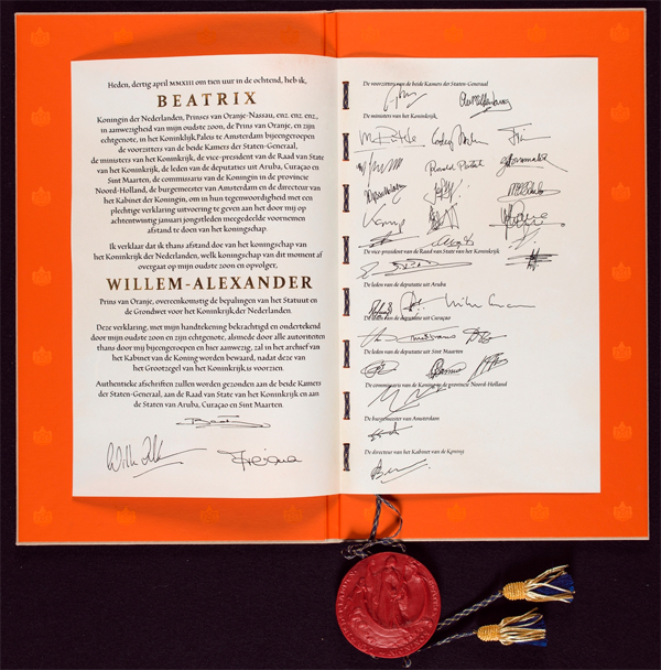 H.M. Queen Beatrix’s Abdication Act 2013 Silkscreened calligraphic lettering on the Abdication Act 2013, designed by Frank E. Blokland